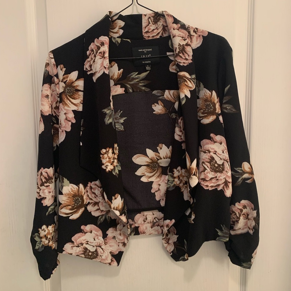 Iris Los Angeles Small Black Floral Blazer Open Front Career Crop 3/4